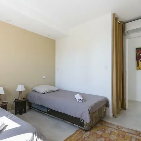 Holiday home Domaine Sesquier Mas D'exception Belle De Nuit Meze